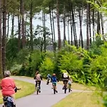 5 Pers Avec Piscine Et Parking A Vieux-boucau - Fr-1-857-61 * Вьё-Боко-ле-Бен